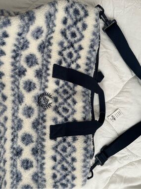 Victoria secret PINK Sherpa duffle